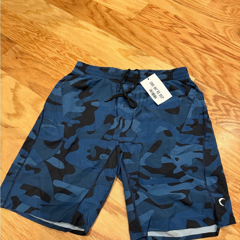 Zyia Active Men's Navy  Camo Pocket Athletic Short 9” (Size Medium)  NWT